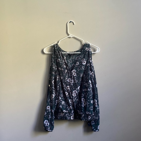 By & By Women’s Green Floral Blouse - Picture 5 of 10
